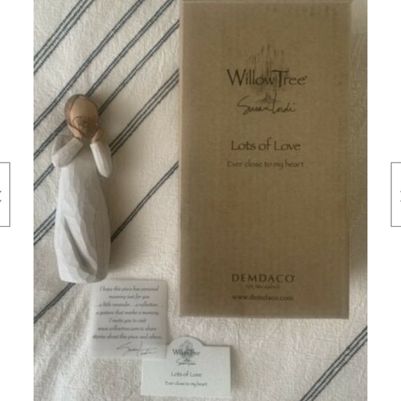 *SOLD* Willow Tree Lots of Love Sculpted Hand-Painted Figurine Susan Lordi NIB - Picture 1 of 2